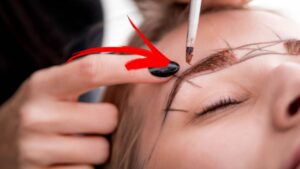 Microblanding: 9 cose che dovresti sapere prima di fare il tatuaggio alle sopracciglia