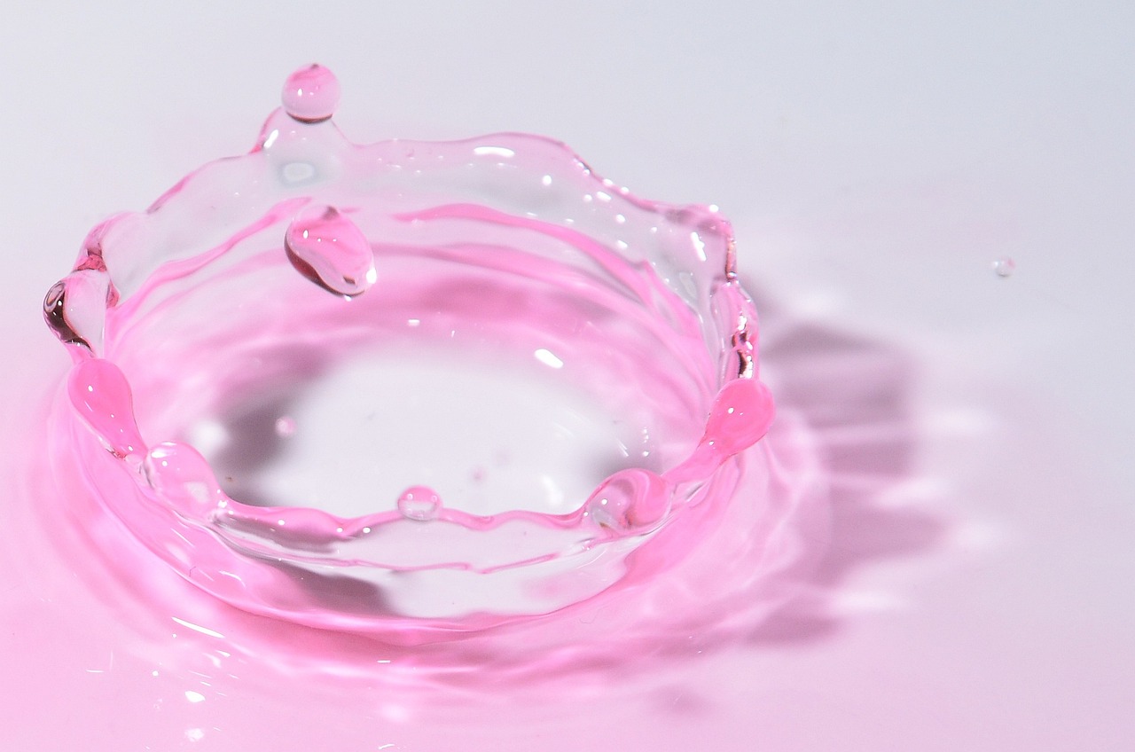 Acqua di colore rosa
