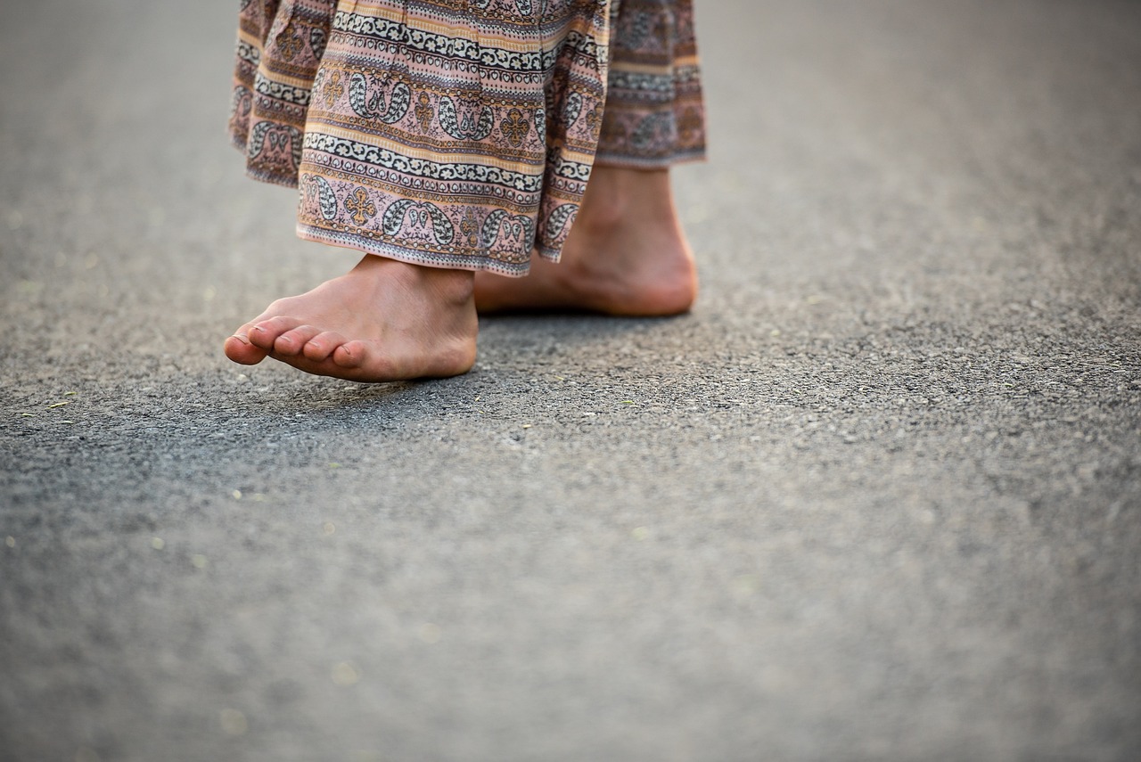 Camminare a piedi scalzi