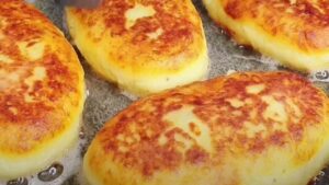 Come preparare le patate con la ricetta della nonna che sta spopolando