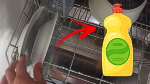 Cosa succede realmente se metti il detersivo per piatti in lavastoviglie? Impensabile