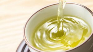 Bere il tè verde ogni giorno: cosa succede al corpo