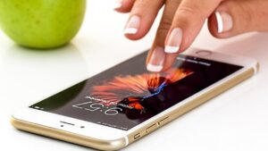 ANCHE TU HAI SEMPRE IL CELLULARE CON IL SILENZIOSO? COSA SIGNIFICA SECONDO LA PSICOLOGIA