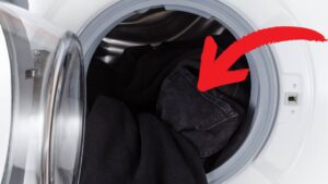 Come lavare i jeans neri in lavatrice senza scolorirli: 3 METODI infallibili
