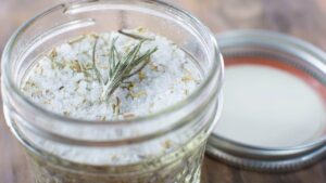 Come realizzare il sale aromatizzato in 10 utilissimi modi