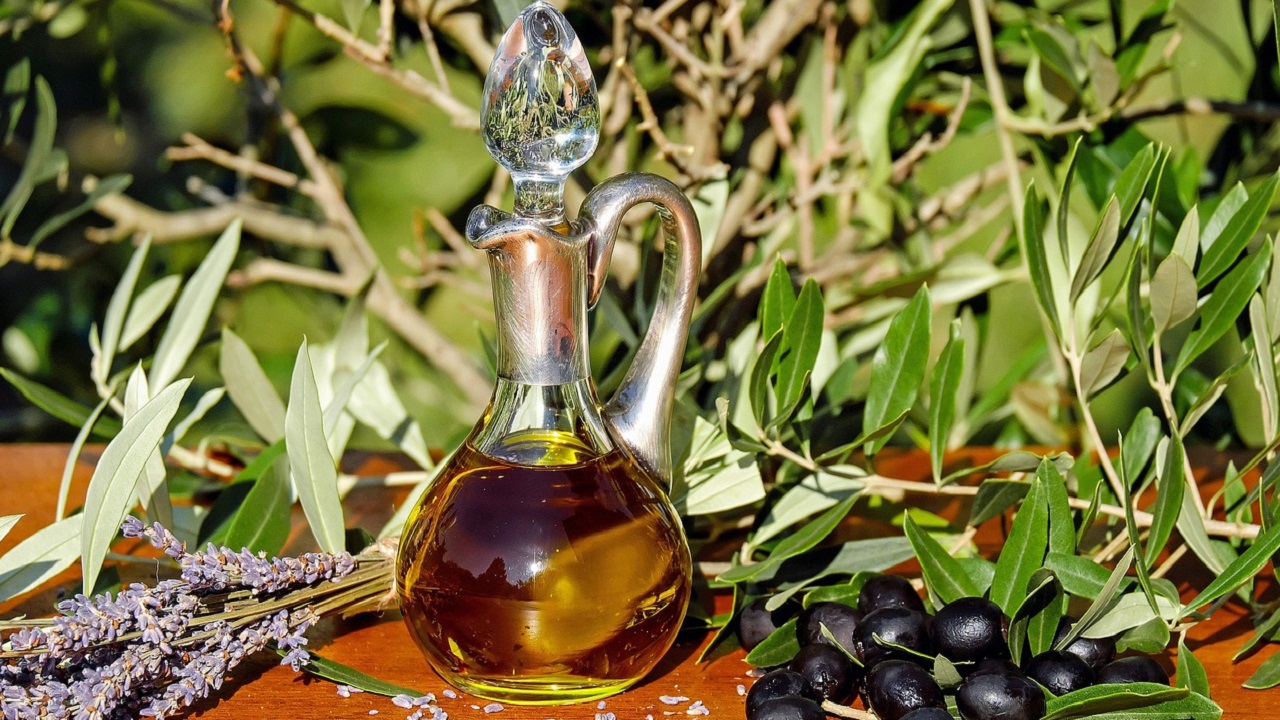 bottiglia olio e olive