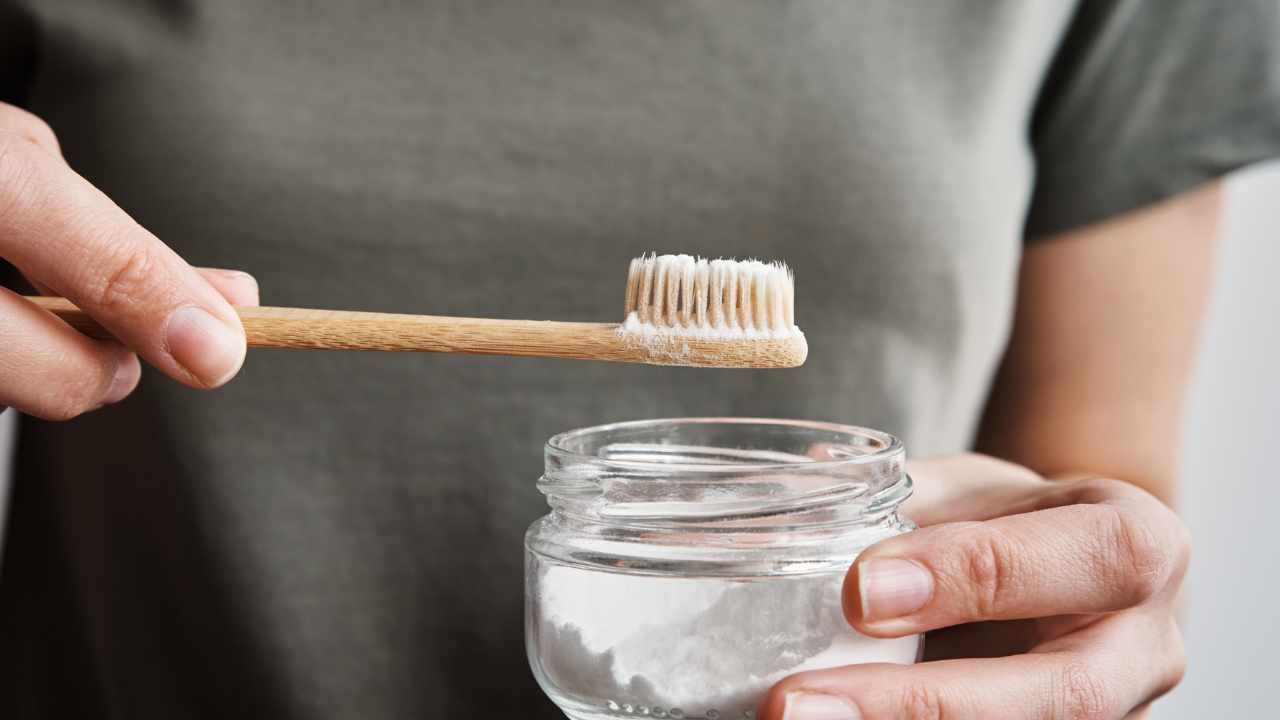 Come pulire la casa con il bicarbonato. Il bicarbonato di sodio funziona in maniera strepitosa nelle faccende domestiche 
