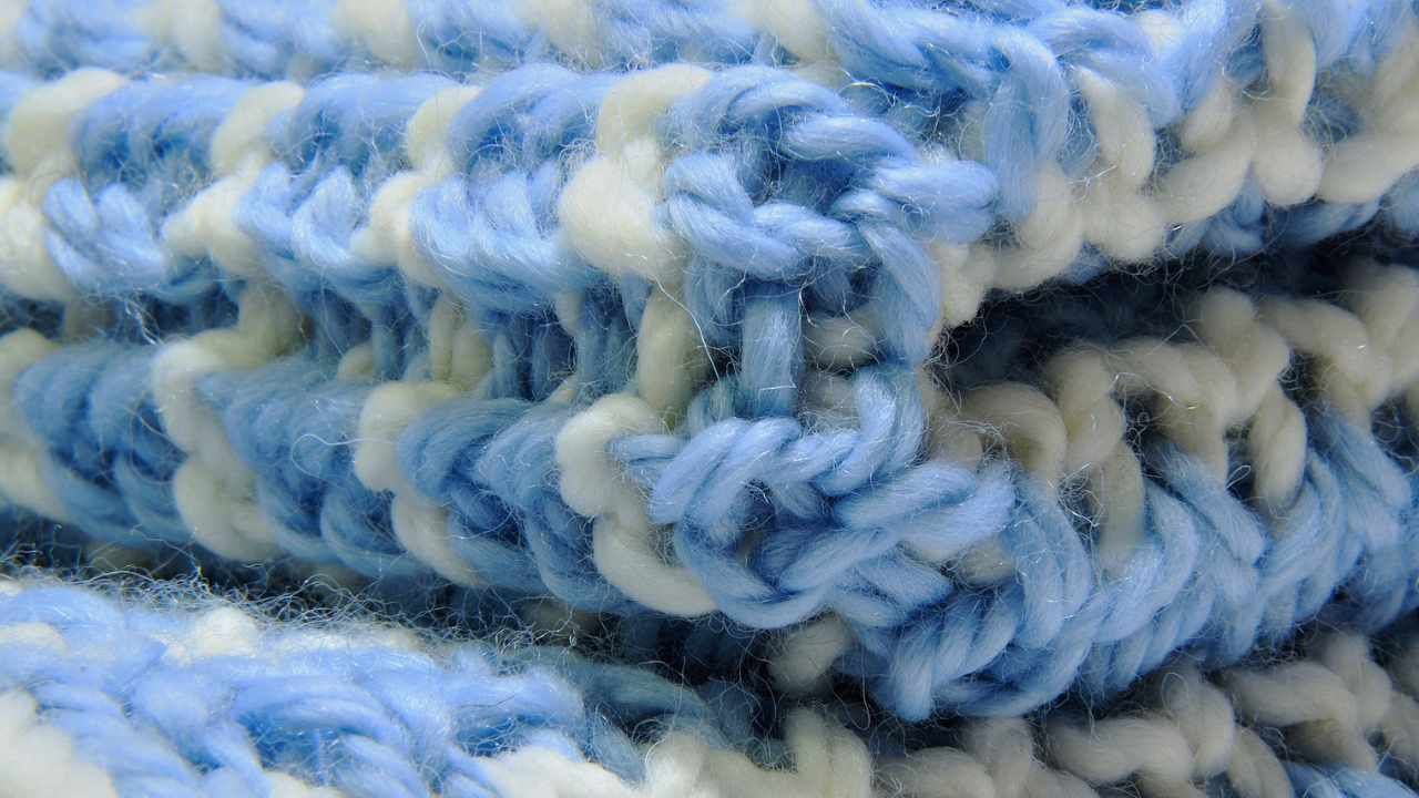 Coperta di lana bianca e blu