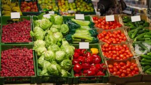 Sai qual è il motivo per cui la frutta e la verdura si trovano sempre all’inizio del supermercato?