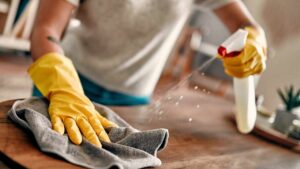 Attenzione ai prodotti chimici usati in casa per pulire: segui invece questi consigli