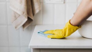 8 trucchi che dovresti conoscere per pulire la casa