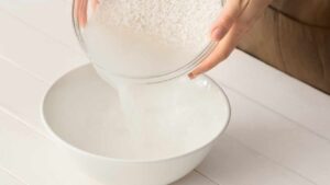 Acqua di cottura del riso, forse non lo sai ma se la usi in questi 5 modi ti darà grandi soddisfazioni
