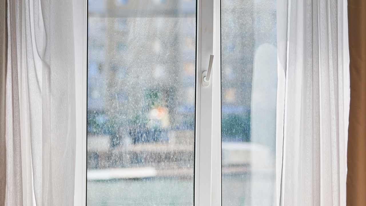 pulire le finestre dopo la pioggia
