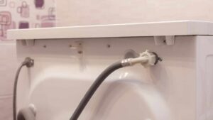 Il segreto per pulire il tubo di scarico della lavatrice