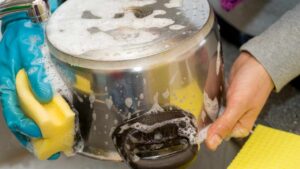 Calcare nelle pentole: hai bisogno di un solo ingrediente per rimuoverlo