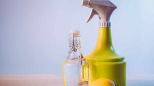Aceto in casa: 10 usi che vi aiuteranno
