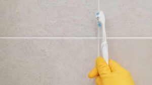 Lo prepari a casa in poco tempo, uno sbiancante naturale per le fughe del tuo bagno