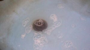 Crea questo disgorgante naturale e addio lavandino otturato