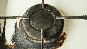 Piattelli cucina completamente bruciati: con questi trucchetti torneranno come nuovi