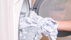 Anche tu hai la sensazione che l’asciugatrice consumi i tessuti? Ecco cosa devi sapere