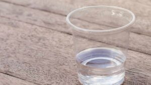 Prendi un solo bicchiere di aceto e risolvi tutti questi problemi in casa