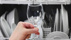 Bicchieri opacizzati in lavastoviglie: ecco come evitarlo