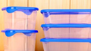 Dovresti assolutamente sapere queste quattro cose sui contenitori di plastica prima di utilizzarli