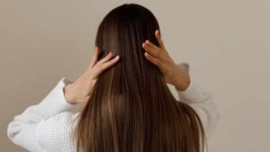 Cos’è e a cosa serve la doppia detersione dei capelli