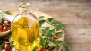 Olio di Jojoba: a cosa serve e come usarlo