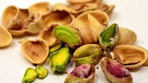 7 modi (che quasi sicuramente non conosci) per usare i gusci dei pistacchi in casa e in giardino