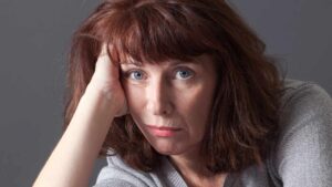 Menopausa, capelli spenti e opachi: come farli tornare a splendere