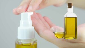 Olio d’oliva scaduto? Non gettarlo via, puoi usarlo in casa in questi 10 formidabili modi