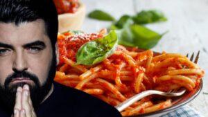 La pasta al pomodoro perfetta esiste! Basta seguire la ricetta dello chef Cannavacciuolo con soli 3 ingredienti