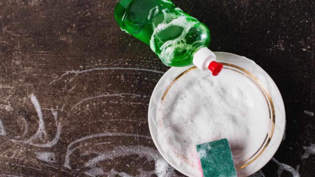 Il tuo detersivo dei piatti nasconde dei segreti che non ti aspetti, scoprirli cambierà molte cose!
